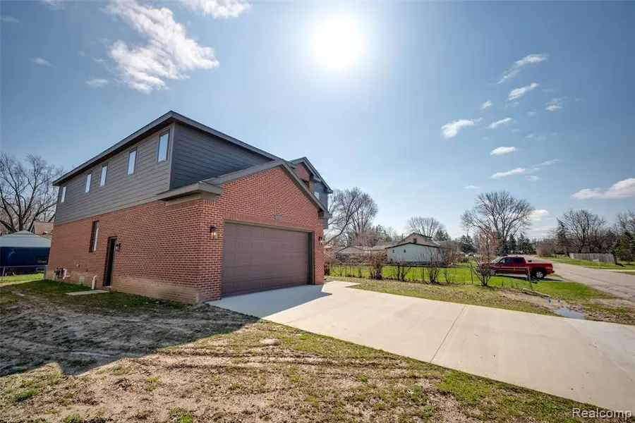 2921 Walsh, Rochester Hills, MI 48309 - #3