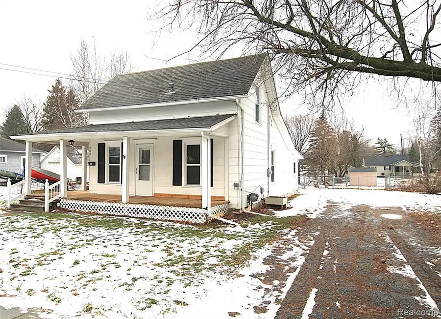 703 Queen, Owosso, MI  - #2