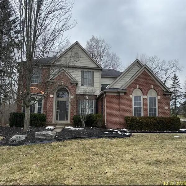 49652 Waterstone Estates, Northville, MI 