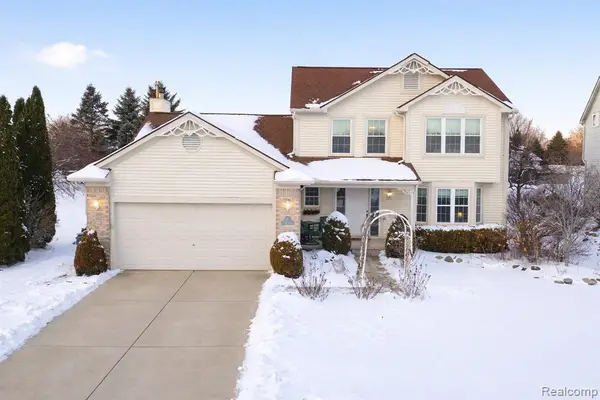 816 Oak Cluster, Howell, MI 