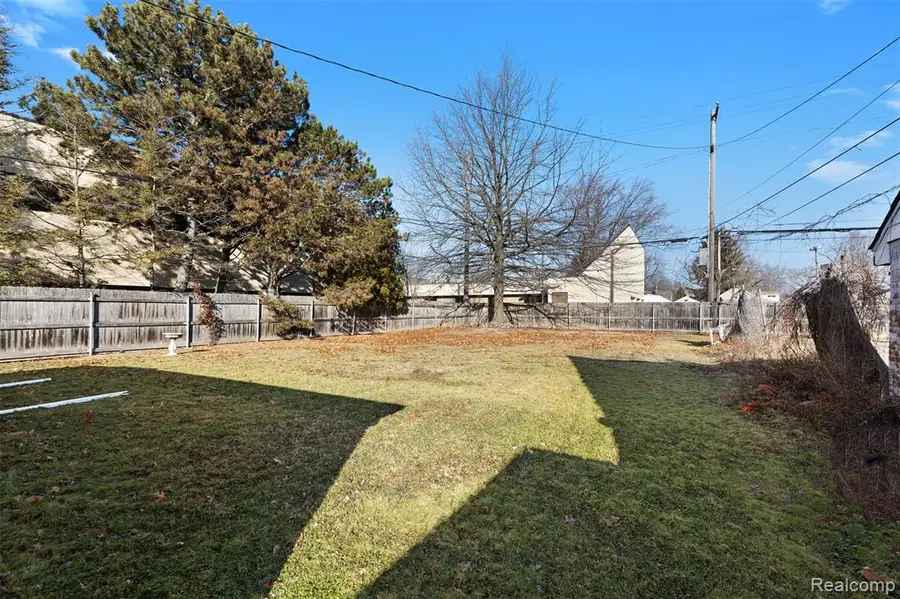 22225 E 10 Mile, Saint Clair Shores, MI  - #2