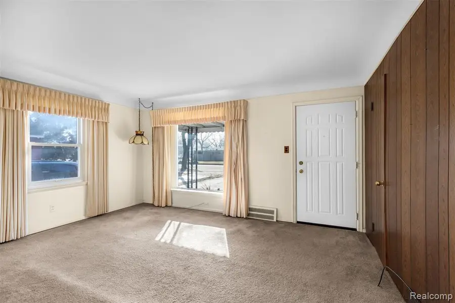 22225 E 10 Mile, Saint Clair Shores, MI  - #3