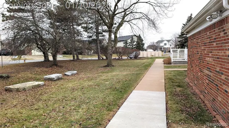 27181 Winchester, Brownstown, MI  - Image #3