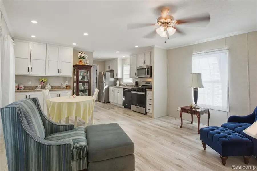 230 E Macgregor, Highland, MI 48357 - Image #2