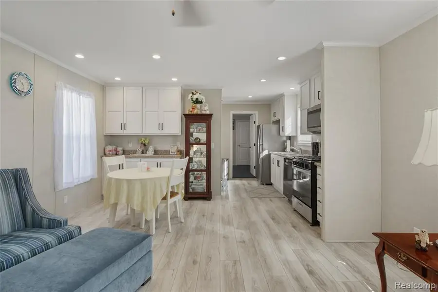 230 E Macgregor, Highland, MI 48357 - Image #3