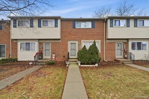 25713 Salem, Roseville, MI 48066