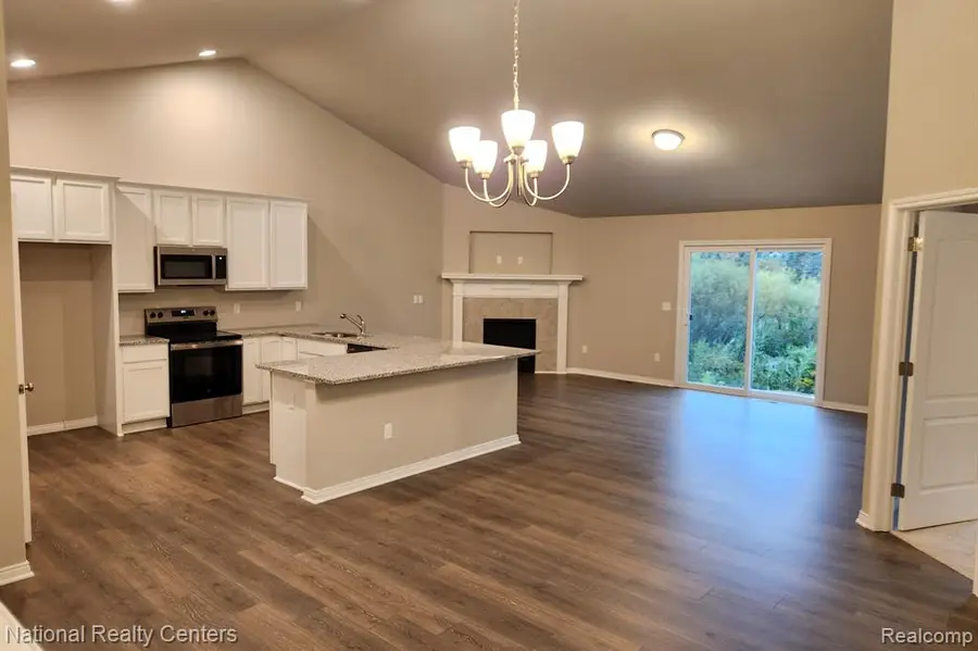 303 Devonshire #7, Lapeer, MI 48446 - #3