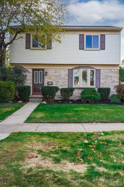 547 Orchard, Wyandotte, MI  - Image #1