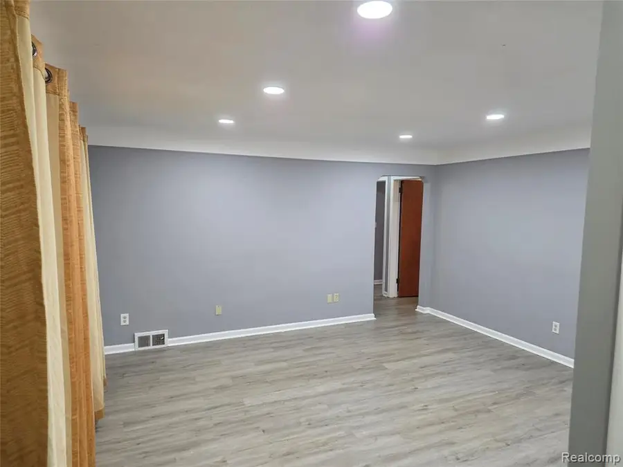 8960 Arnold, Redford, MI  - #2