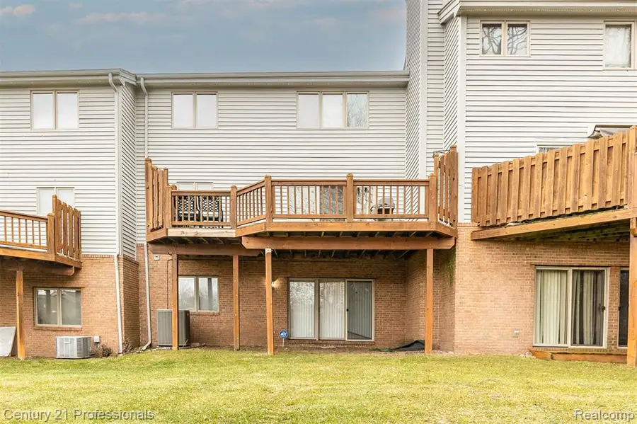 5081 Timberway, Clarkston, MI  - Image #2