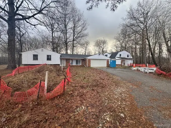 6221 W Maple, West Bloomfield, MI 48322