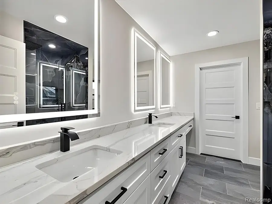 928 W Maplehurst, Ferndale, MI  - #3