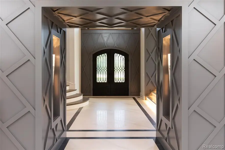 556 Barrington, Bloomfield Hills, MI  - Image #2