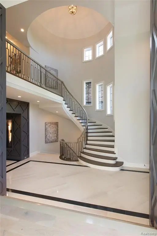 556 Barrington, Bloomfield Hills, MI  - Image #3