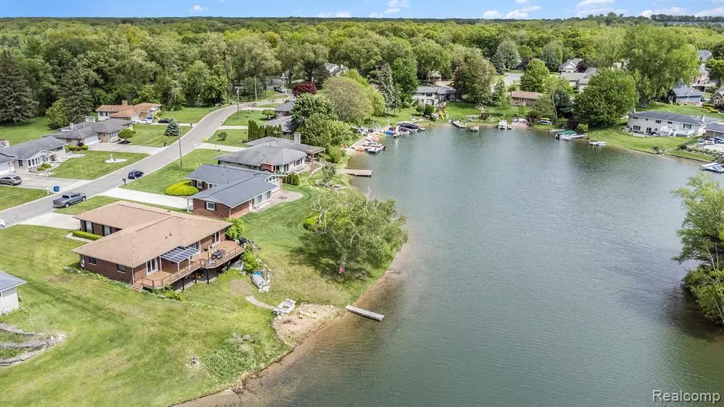 687 Sunnybeach, White Lake, MI  - #1