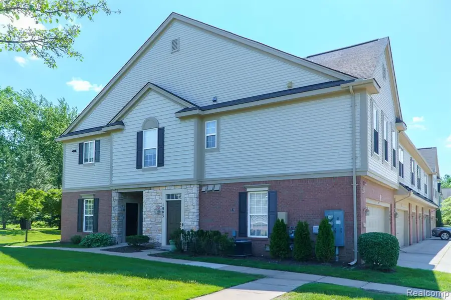 1803 Pinecroft, Canton, MI 48188 - Image #2