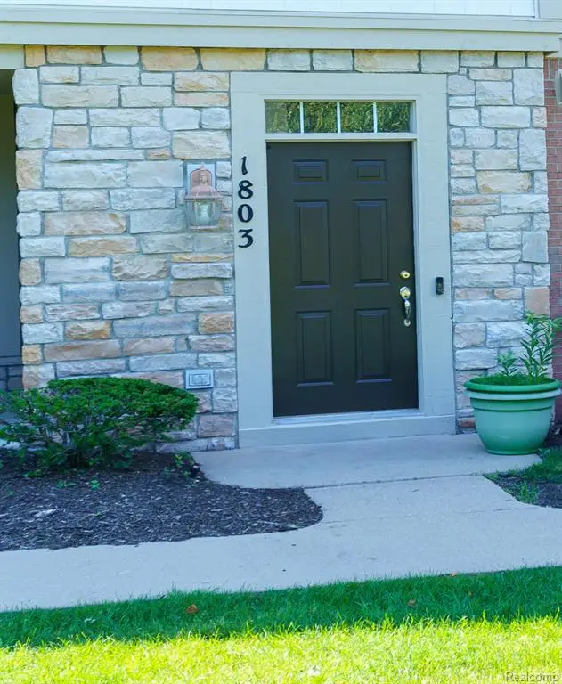 1803 Pinecroft, Canton, MI 48188 - Image #3