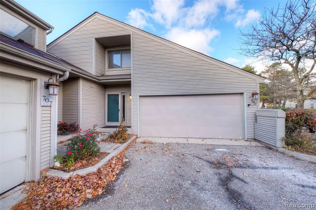 705 Preston Court, Rochester Hills, MI  - Image #1