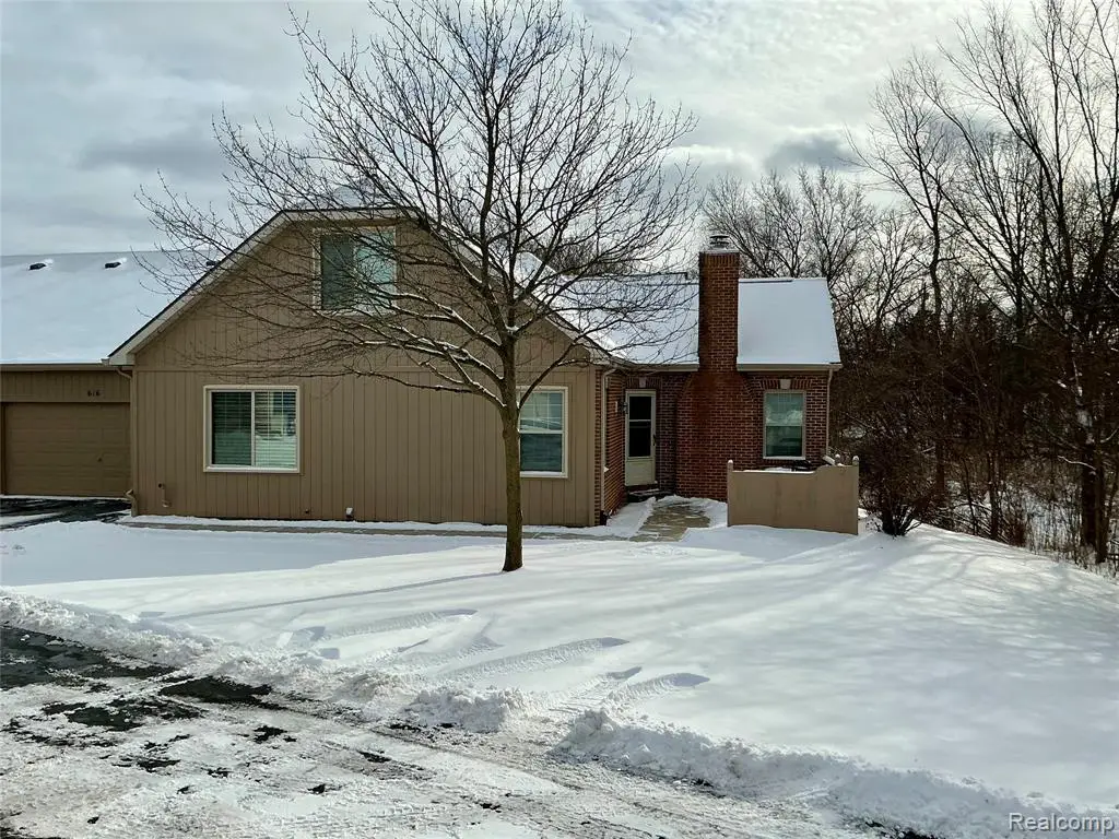 616 Perry Creek #11, Grand Blanc, MI  - Image #1