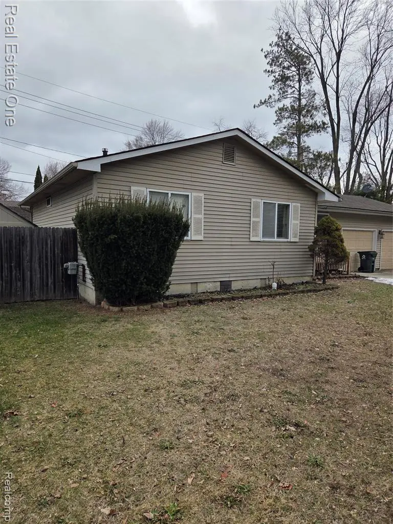 733 Luna, Lake Orion, MI  - Image #2