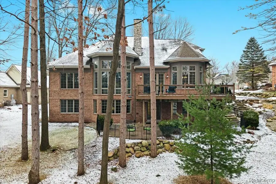 5828 Wyndam, Brighton, MI  - Image #2