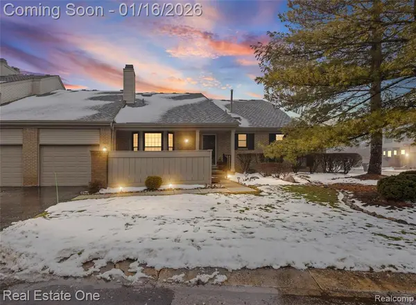 29441 Regents Pointe, Farmington Hills, MI 