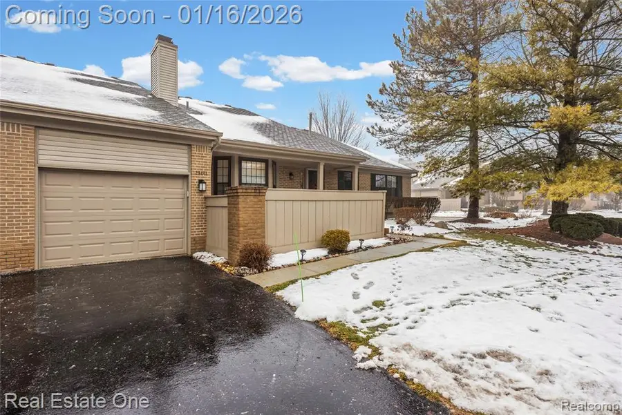 29441 Regents Pointe, Farmington Hills, MI  - Image #2