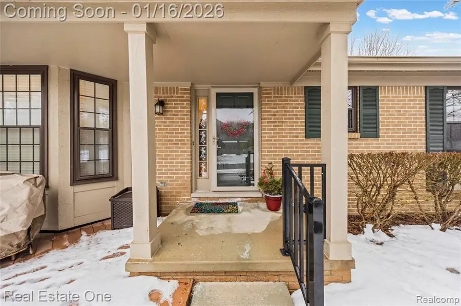 29441 Regents Pointe, Farmington Hills, MI  - Image #3