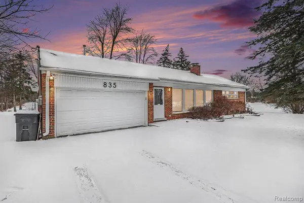 835 E Square Lake, Troy, MI 