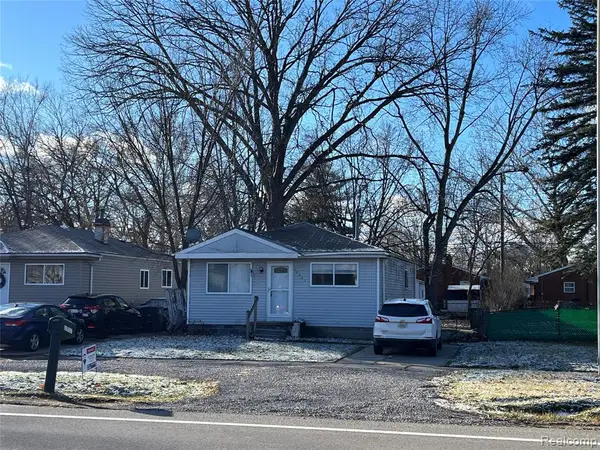 19461 Inkster, Livonia, MI 