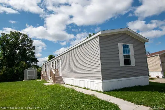 29310 Jamestown Dr, Chesterfield, MI 48051 - Image #1