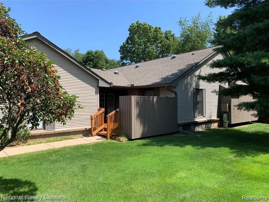 14112 Meadow Hill, Plymouth, MI  - Image #3