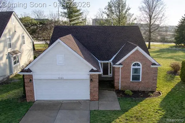 1223 Oaklawn, Pontiac, MI 