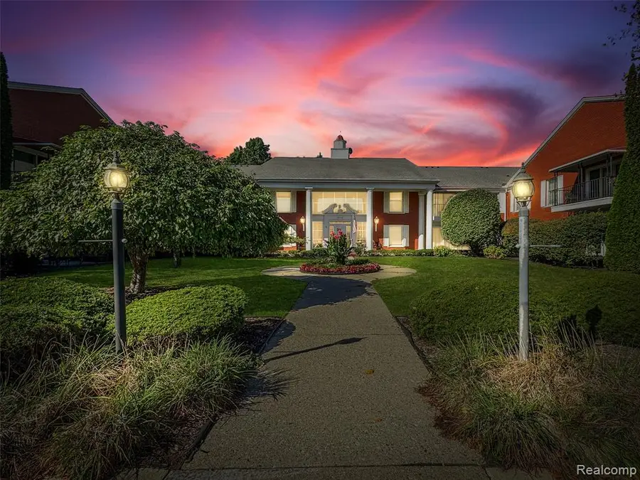 19710 W 13 Mile #108, Beverly Hills, MI  - Image #2