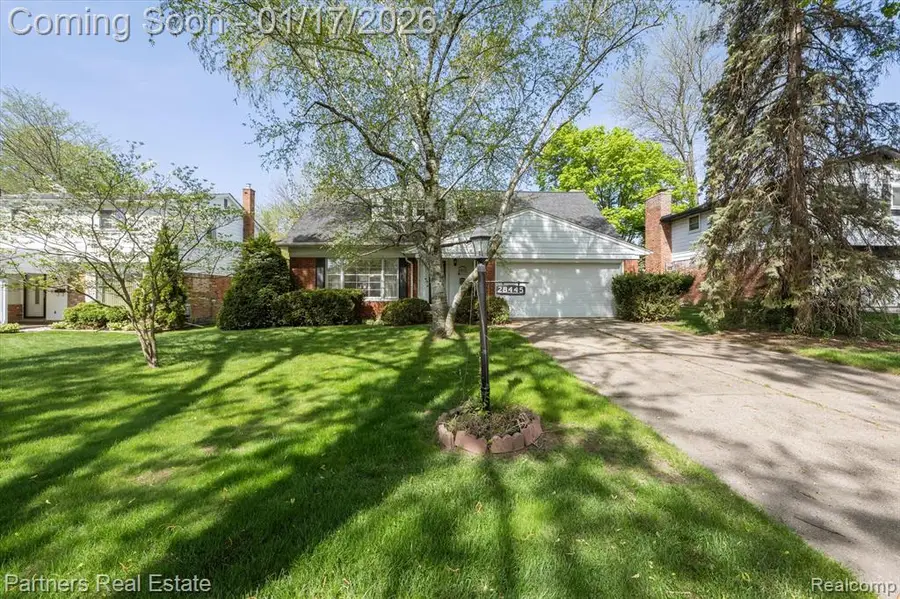 28445 Fontana, Southfield, MI  - Image #3