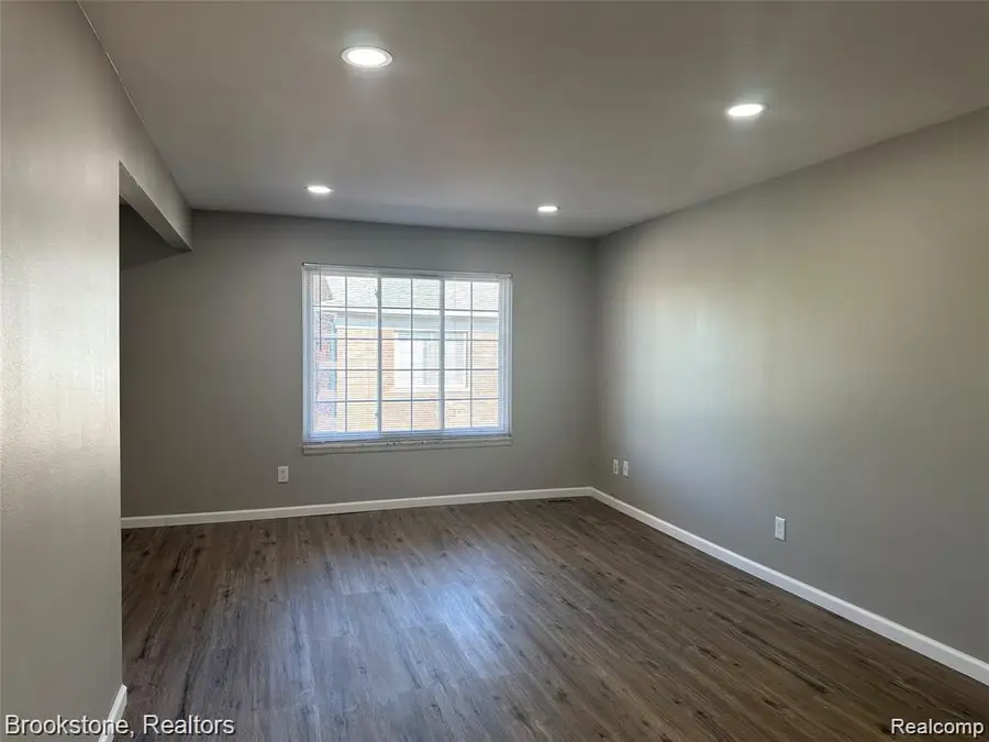 39471 Van Dyke, Sterling Heights, MI  - Image #2