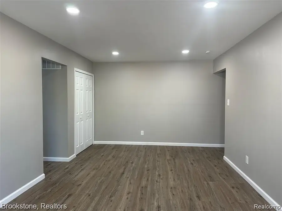 39471 Van Dyke, Sterling Heights, MI  - Image #3