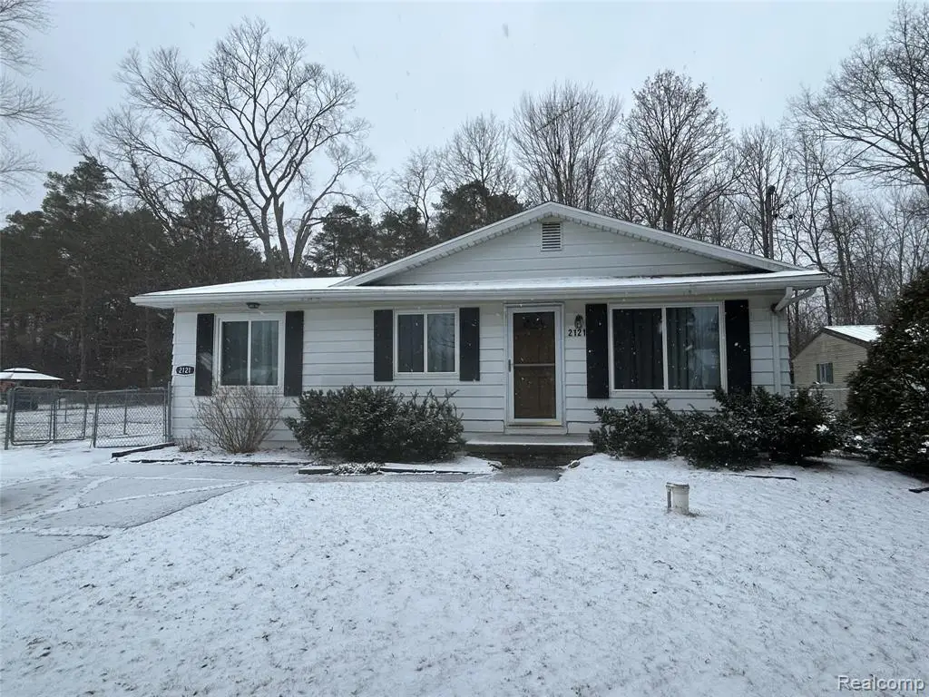 2121 Bramblewood, Burton, MI  - #1