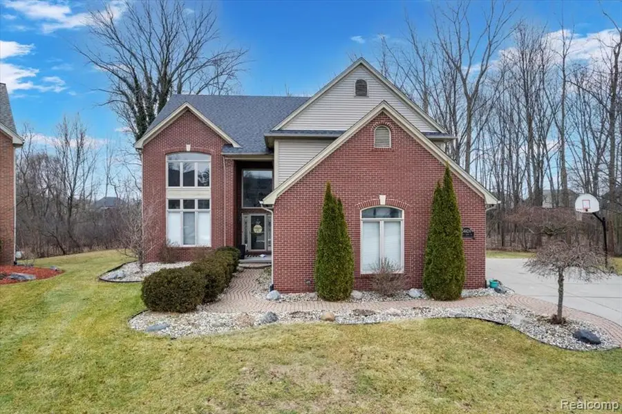 54424 Maple Creek, Shelby Charter Township, MI  - Image #2