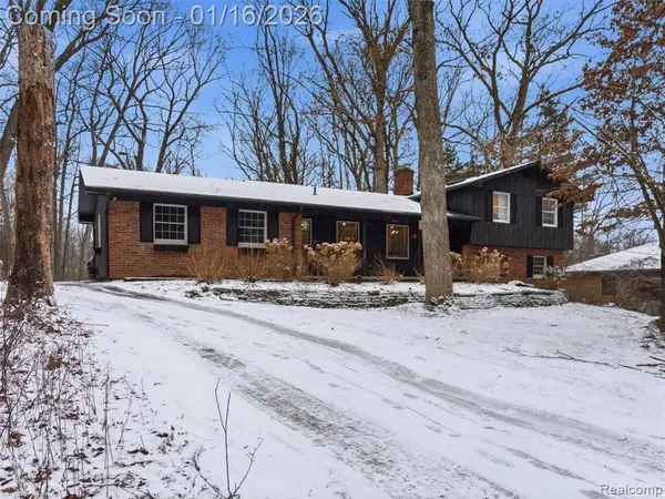 3227 Cairncross, Oakland, MI 