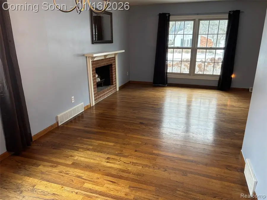 946 Novi, Northville, MI  - Image #3