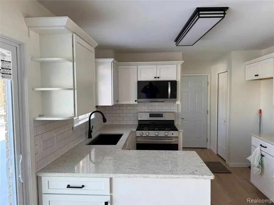 102 Willards, White Lake, MI  - Image #3