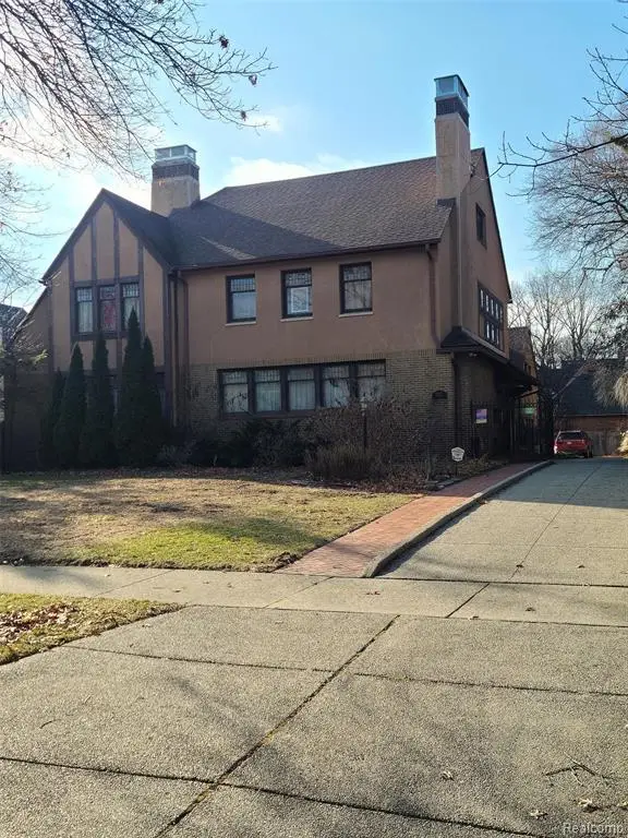 2475 Iroquois, Detroit, MI 