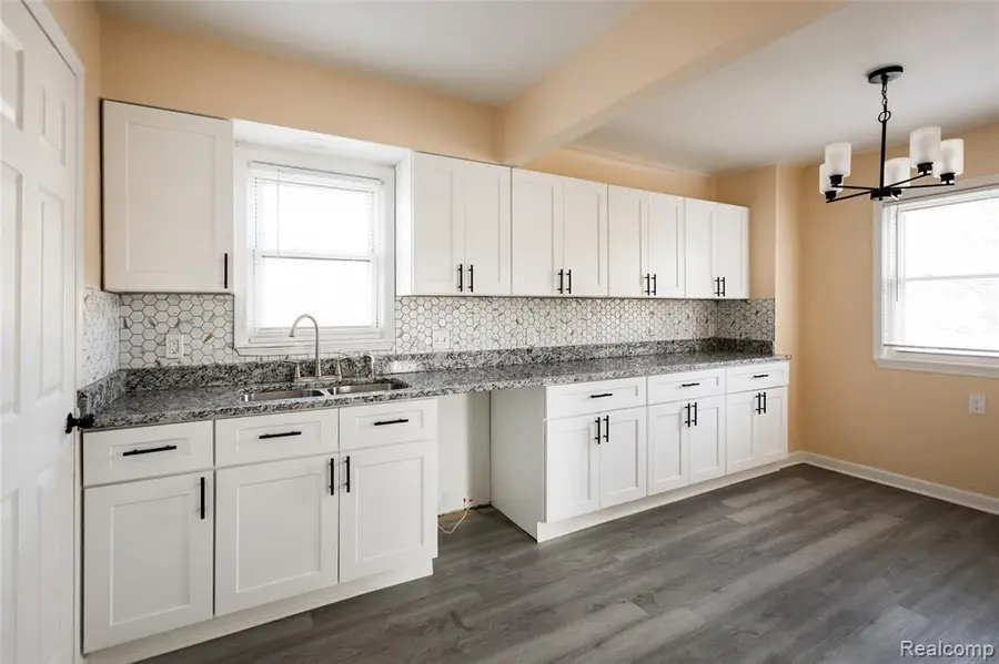 19100 Kingsville, Harper Woods, MI  - #2