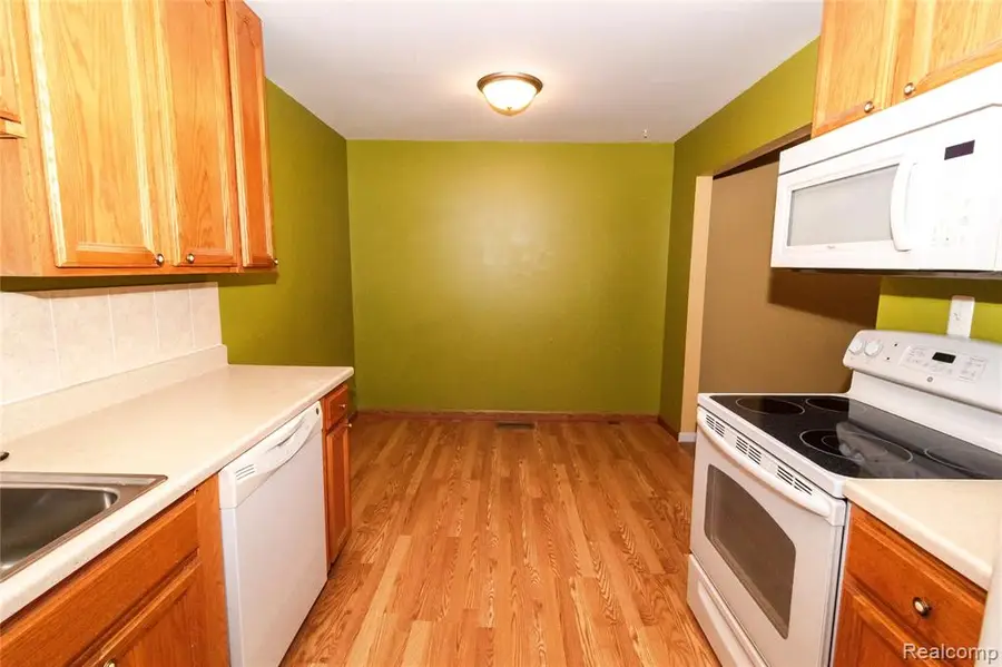 220 Aqueduct #80, Walled Lake, MI  - Image #3