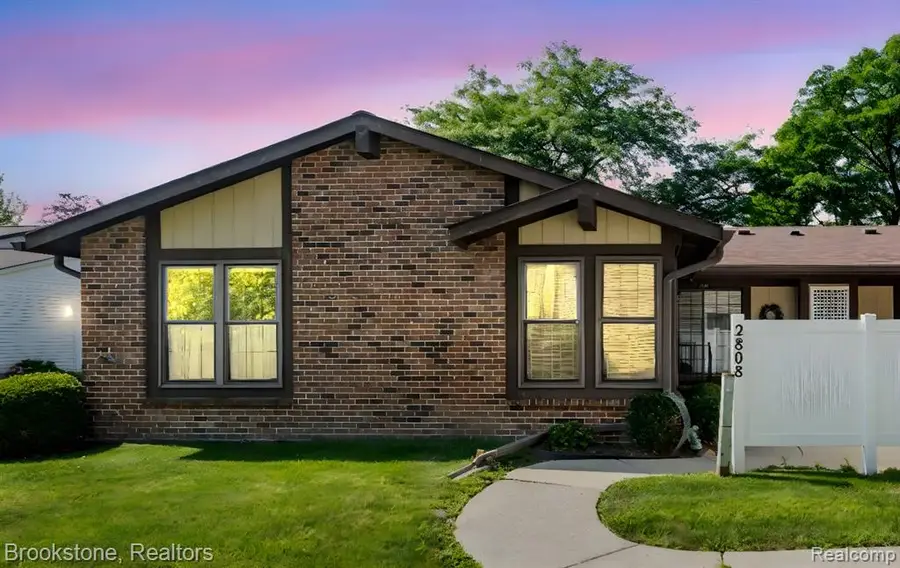 2808 Roundtree, Troy, MI  - Image #2