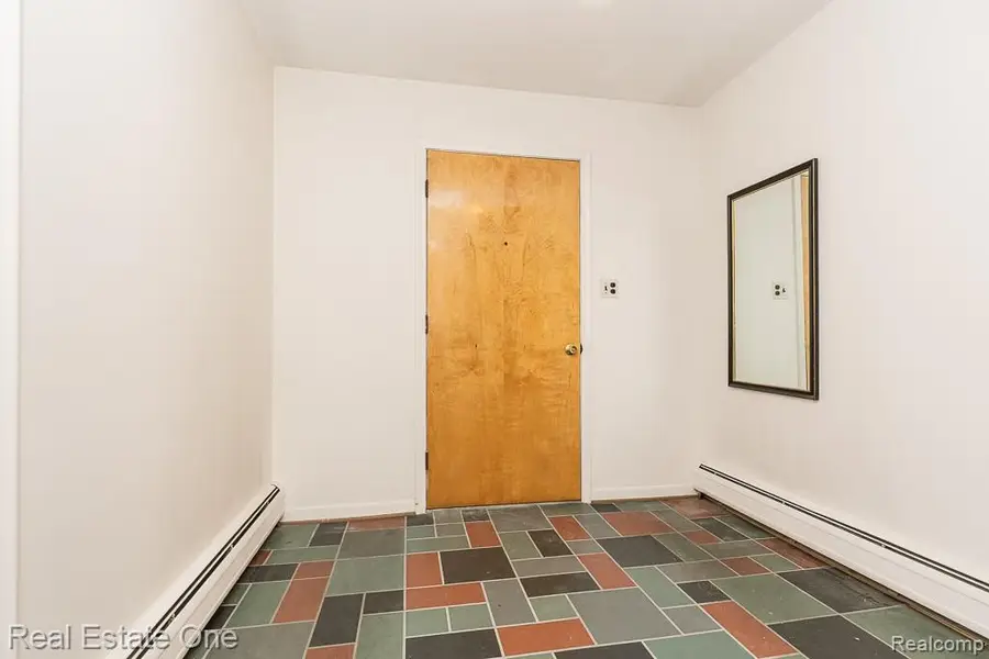 28777 W 11 Mile, Farmington Hills, MI  - Image #3