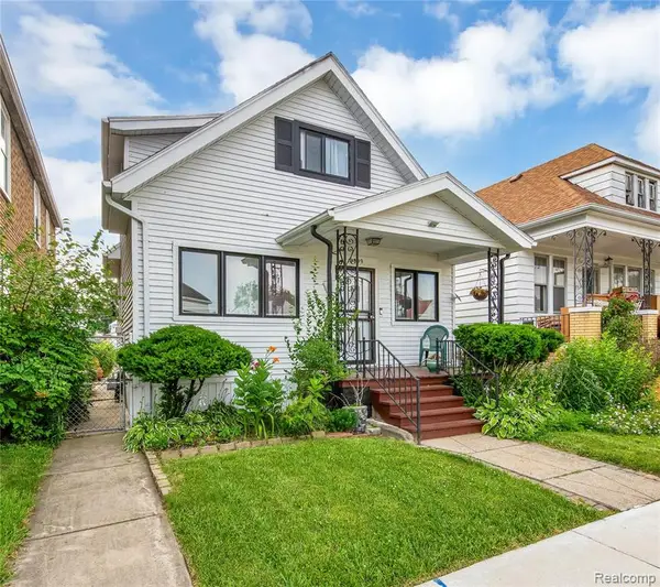 12099 Klinger, Hamtramck, MI 48212