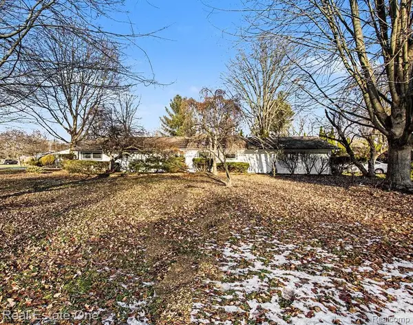 7251 Cottonwood Knoll, West Bloomfield, MI 