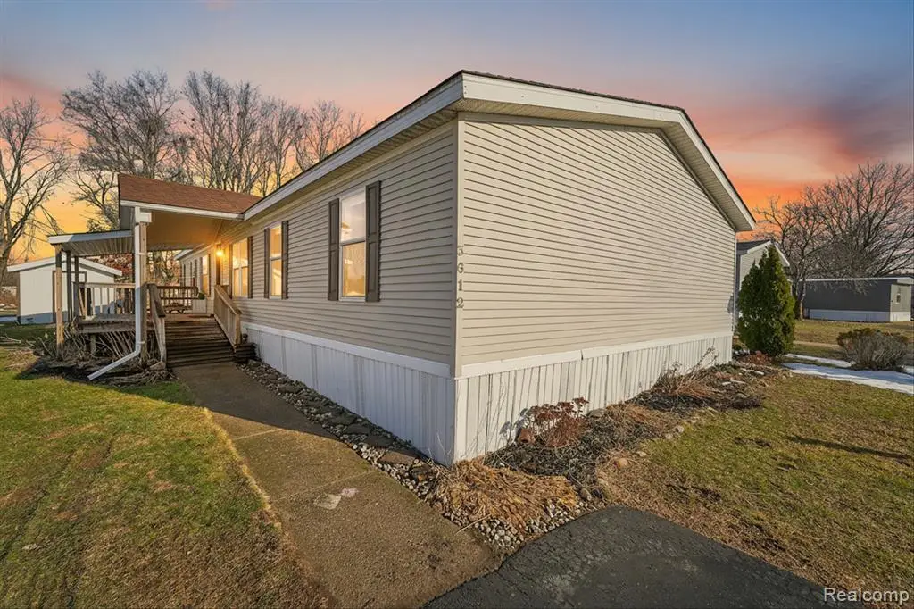 3612 Hawthorne St, Clarkston, MI 48348 - Image #1